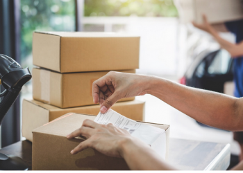 How Package Tracking is Transforming Customer Service in Online Retail