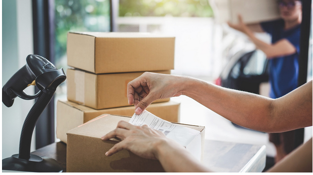 How Package Tracking is Transforming Customer Service in Online Retail