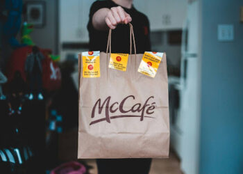 Integrating Real-Time Tracking in Food Delivery Applications