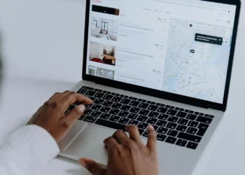 Redeepseek.com Review: Smarter Cleaner Better Search in 2025